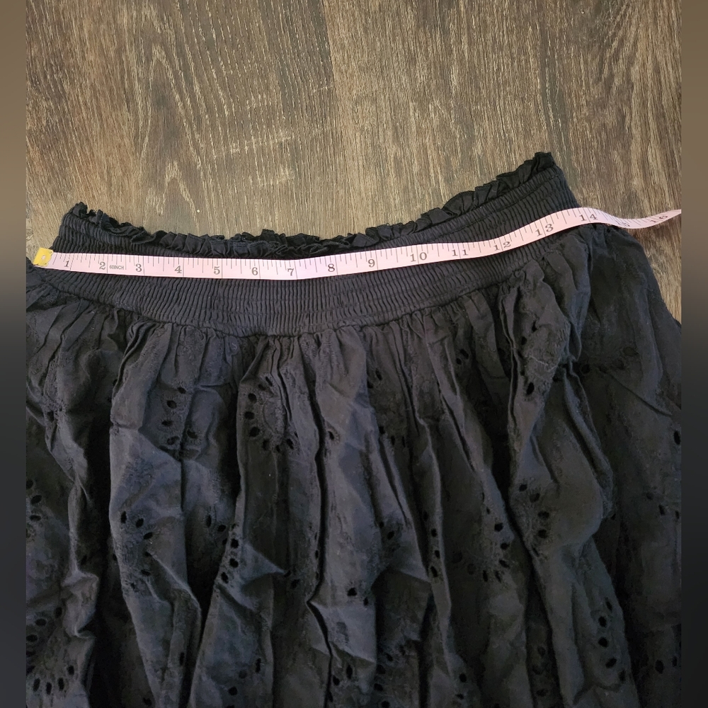 NWT Torrid Black Embroidered Cotton Smocked Ruffle Skirt Size 1 - Picture 9 of 9